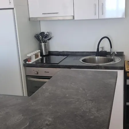 Vir Apartment Apartamento